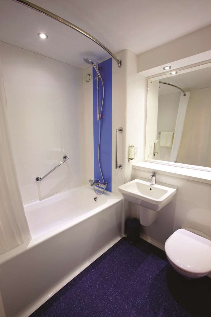 Travelodge Birmingham Kingswinford Room photo
