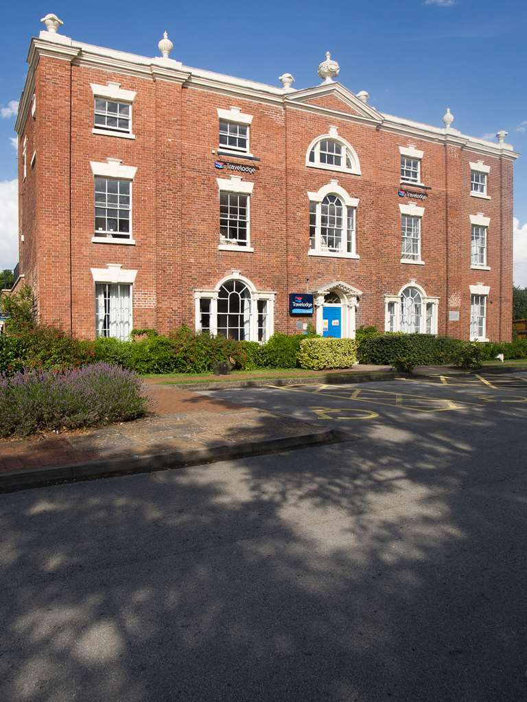 Travelodge Birmingham Kingswinford Exterior photo